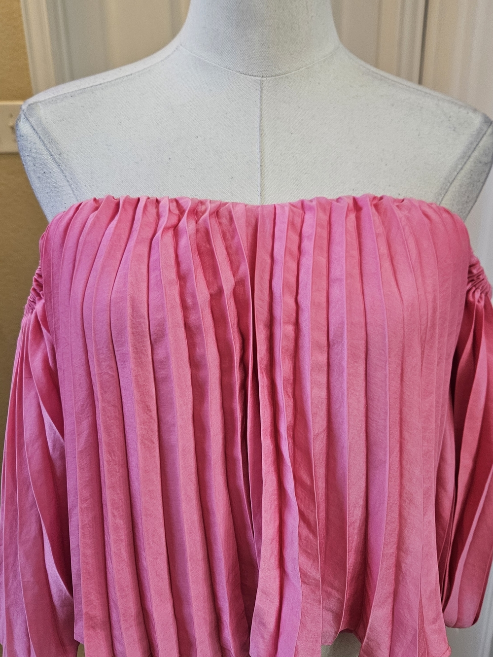 Express Off-The-Shoulder Pleated Cropped Top – Pink | Size XS NWT - Picture 4 of 10